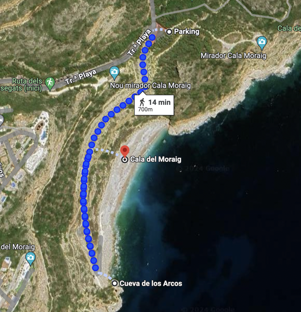 how to get to cala del moraig beach from the parking lot
