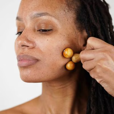 The Best Face Sculpting Tool for Light and On-the-Go Travel